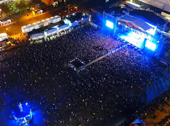 Aerial photo of Las Rageous crowd