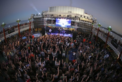 ShipRocked guests on the Norwegian Pearl deck